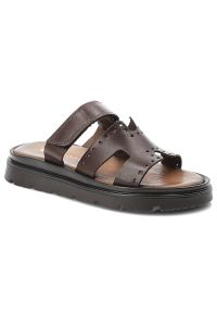 Klapki damskie Armodo, cholewka ze skóry naturalnej z ażurowymi perforacjami szeroki pasek z regulacją na rzep, brązowe, 40440. Okazja: na co dzień. Kolor: brązowy. Materiał: skóra. Wzór: ażurowy. Sezon: lato. Styl: casual, klasyczny, elegancki #1