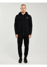 Big-Star - Bluza męska z kapturem czarna Ajron 906/ Kersyn 906. Okazja: na spacer, na co dzień. Typ kołnierza: kaptur. Kolor: czarny. Materiał: jeans, materiał, dresówka. Długość rękawa: długi rękaw. Długość: długie. Styl: elegancki, casual, sportowy, wakacyjny #3