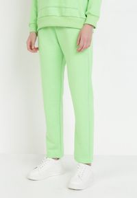 Born2be - Zielone Spodnie Pereiles. Kolor: zielony. Materiał: dresówka. Długość: długie. Wzór: ażurowy