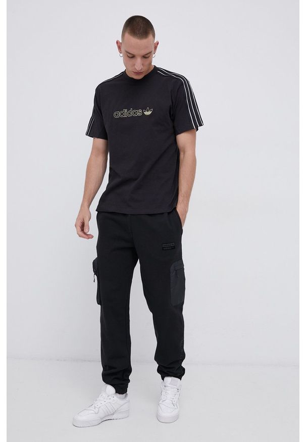 adidas Originals Spodnie H11485 męskie kolor czarny gładkie. Kolor: czarny. Wzór: gładki