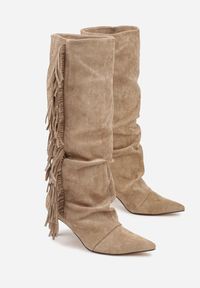 Renee - Ciemnobeżowe Kozaki z Imitacji Zamszu na Szpilce z Marszczoną Cholewką z Frędzlami Linotris. Okazja: na co dzień. Kolor: beżowy. Materiał: zamsz. Szerokość cholewki: normalna. Obcas: na szpilce. Styl: casual #5