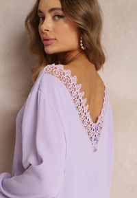 Renee - Fioletowa Sukienka Mini z Koronkową Wstawką i Długimi Rękawami Jood. Kolekcja: plus size. Kolor: fioletowy. Materiał: koronka. Długość rękawa: długi rękaw. Sezon: jesień, wiosna. Typ sukienki: dla puszystych, trapezowe. Długość: mini