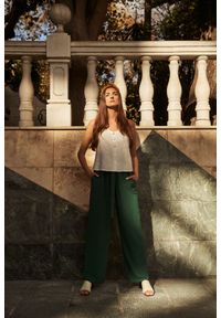 MOODO - Spodnie z szerokimi nogawkami malachitowe. Kolor: zielony. Materiał: poliester #1