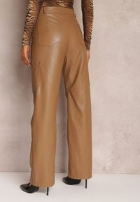 Renee - Ciemnobeżowe Spodnie z Imitacji Skóry Szerokie Narash. Kolor: beżowy. Materiał: skóra. Długość: długie. Wzór: aplikacja #3