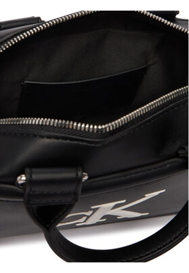 Calvin Klein Torebka Bold Ck Bauletto Crossbody LV04F3411G Czarny. Kolor: czarny. Materiał: skórzane