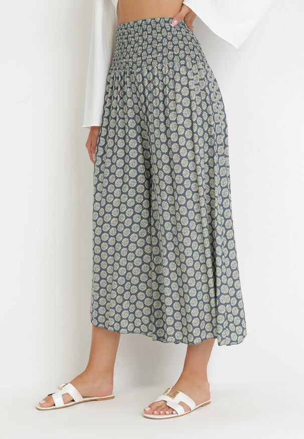 Born2be - Granatowe Szerokie Spodnie Bawełniane o Długości 7/8 Ferni. Kolor: niebieski. Materiał: bawełna