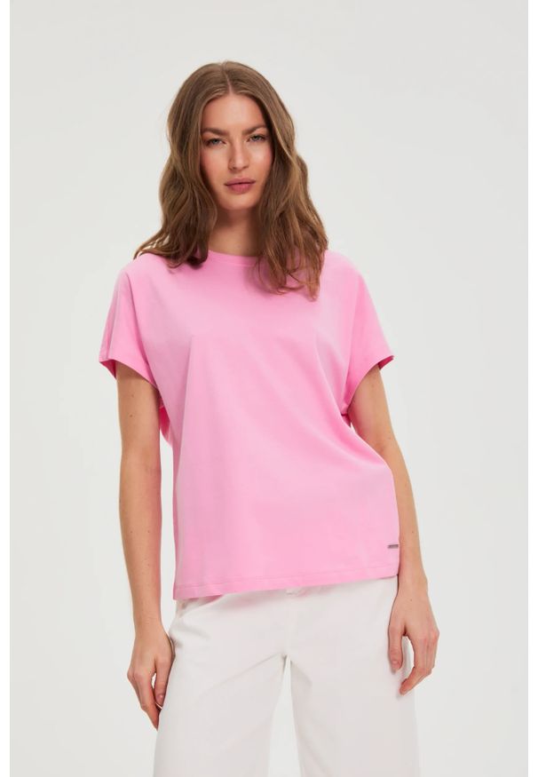 MOODO - Bawełniana bluzka z krótkimi rękawami różowa. Kolor: różowy. Materiał: bawełna. Długość rękawa: krótki rękaw. Długość: krótkie