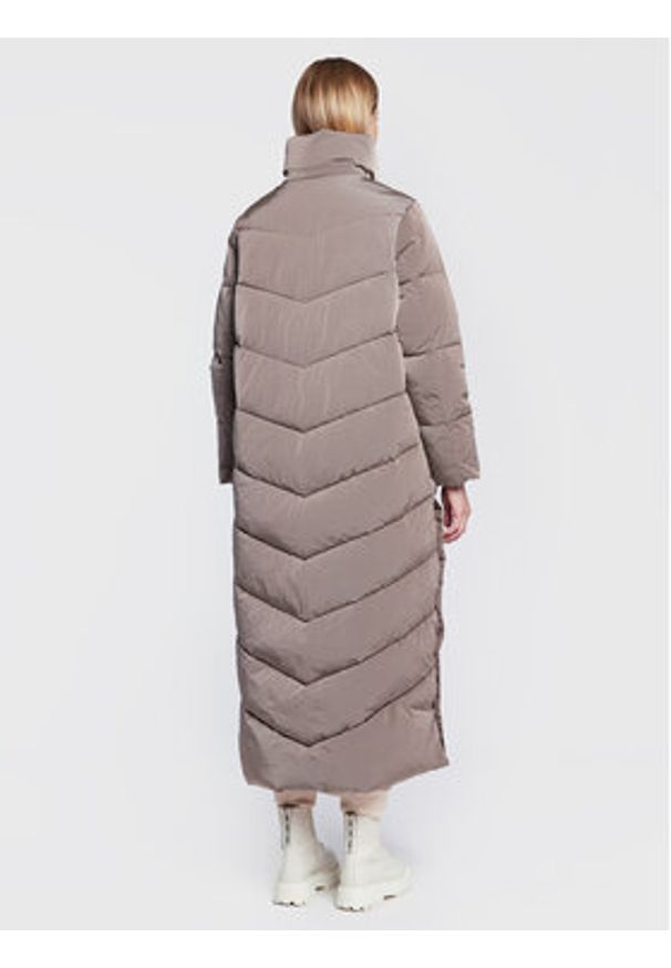 Calvin Klein Kurtka zimowa Modern K20K205127 Brązowy Regular Fit. Kolor: brązowy. Materiał: syntetyk. Sezon: zima