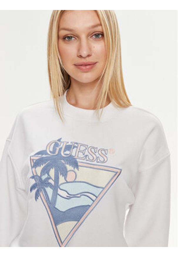 Guess Bluza W4GQ11 KBK32 Biały Relaxed Fit. Kolor: biały. Materiał: bawełna
