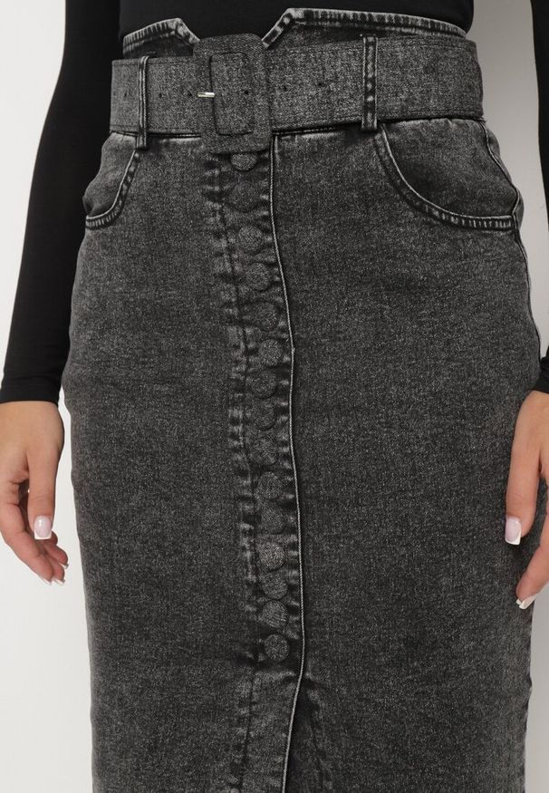 Born2be - Czarna Ołówkowa Spódnica Midi Jeansowa z Guzikami Rilma. Kolor: czarny. Materiał: jeans