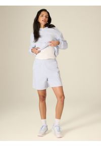 4f - 4F Bluza dresowa loose z kapturem damska - niebieska XS. Okazja: na co dzień, na spacer. Typ kołnierza: kaptur. Kolor: niebieski. Materiał: dresówka. Styl: sportowy, casual #2