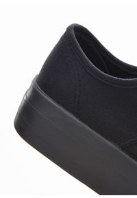 Sneakersy na podeszwie platformie bonprix czarny. Kolor: czarny. Obcas: na platformie #4