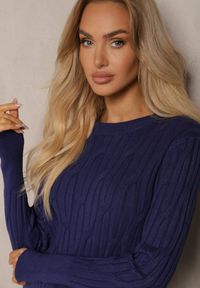 Renee - Granatowy Sweter z Wiskozą i Ozdobnym Splotem Saviana. Okazja: na co dzień. Kolor: niebieski. Materiał: wiskoza. Długość rękawa: długi rękaw. Długość: długie. Wzór: ze splotem. Styl: elegancki, casual #4