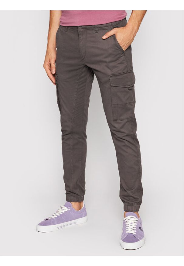 Jack & Jones Spodnie materiałowe Paul 12140326 Szary Tapered Fit. Kolor: szary. Materiał: bawełna