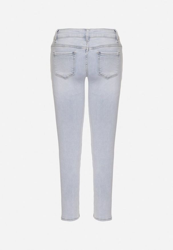 Born2be - Jasnoniebieskie Jeansy o Dopasowanym Kroju z Niskim Stanem Kolithria. Okazja: na co dzień. Stan: obniżony. Kolor: niebieski. Styl: elegancki, casual