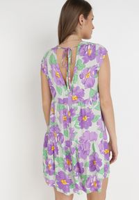 Born2be - Fioletowa Sukienka Taphissis. Kolor: fioletowy. Materiał: tkanina. Długość rękawa: bez rękawów. Wzór: kwiaty. Długość: mini #2