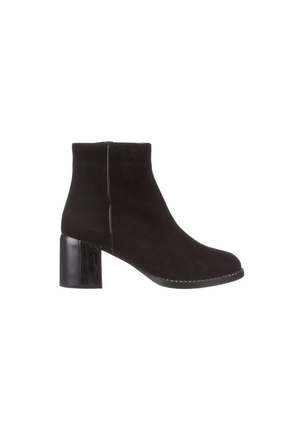 Botki Bayla-195 20K-6501 Black Suede 195003, Czarny, Skóra naturalna. Okazja: na co dzień. Zapięcie: zamek. Kolor: czarny. Materiał: skóra. Szerokość cholewki: normalna. Obcas: na obcasie. Styl: casual, klasyczny. Wysokość obcasa: średni