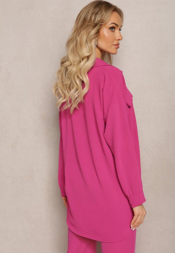 Renee - Ciemnoróżowa Koszula z Guzikami i Imitacją Kieszeni Yousra. Kolor: różowy. Długość rękawa: długi rękaw. Długość: długie