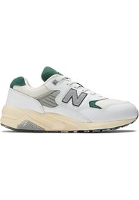 Buty męskie New Balance MT580RCA – białe. Okazja: na co dzień. Kolor: biały. Materiał: materiał, zamsz, skóra, guma, syntetyk. Szerokość cholewki: normalna. Wzór: gładki