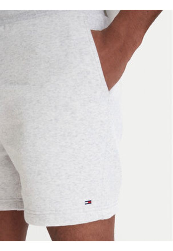 Tommy Jeans Szorty sportowe DM0DM21931 Szary Regular Fit. Kolor: szary. Materiał: bawełna. Styl: sportowy
