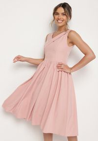 Born2be - Różowa Klasyczna Rozkloszowana Sukienka Vices Tolissela. Okazja: na co dzień. Kolor: różowy. Wzór: aplikacja, gładki. Styl: klasyczny #7