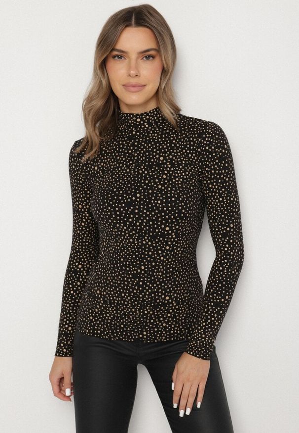 Born2be - Czarna Bawełniana Bluzka w Kropki z Golfem i Długimi Rękawami Rielore. Okazja: na spotkanie biznesowe, na co dzień. Typ kołnierza: golf. Kolor: czarny. Materiał: bawełna. Długość rękawa: długi rękaw. Długość: długie. Wzór: kropki. Styl: casual, klasyczny, biznesowy