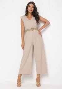 Born2be - Beżowy Kombinezon Zapinany na Suwak z Poduszkami w Ramionach i Paskiem z Klamrą Bless. Okazja: na co dzień. Kolor: beżowy. Styl: casual, klasyczny #3