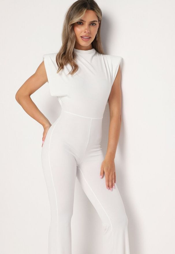 Born2be - Biały Klasyczny Kombinezon z Długimi Nogawkami i Wycięciem na Plecach Vlokia. Kolor: biały. Długość: długie. Styl: klasyczny