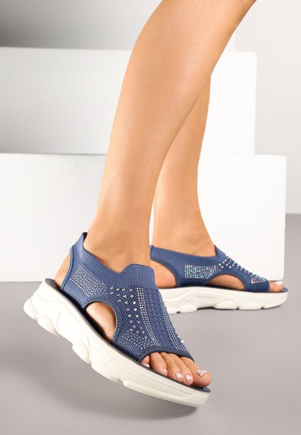 Born2be - Niebieskie Sandały Sportowe z Elastyczną Cholewką na Grubej Podeszwie Lirasette. Okazja: na spacer, na co dzień. Kolor: niebieski. Materiał: jeans. Sezon: lato. Styl: sportowy