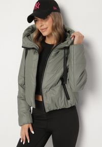 Born2be - Zielona Pikowana Kurtka z Kapturem o Klasycznym Kroju Tulasia. Okazja: na co dzień. Typ kołnierza: kaptur. Kolor: zielony. Materiał: jeans. Styl: klasyczny #5