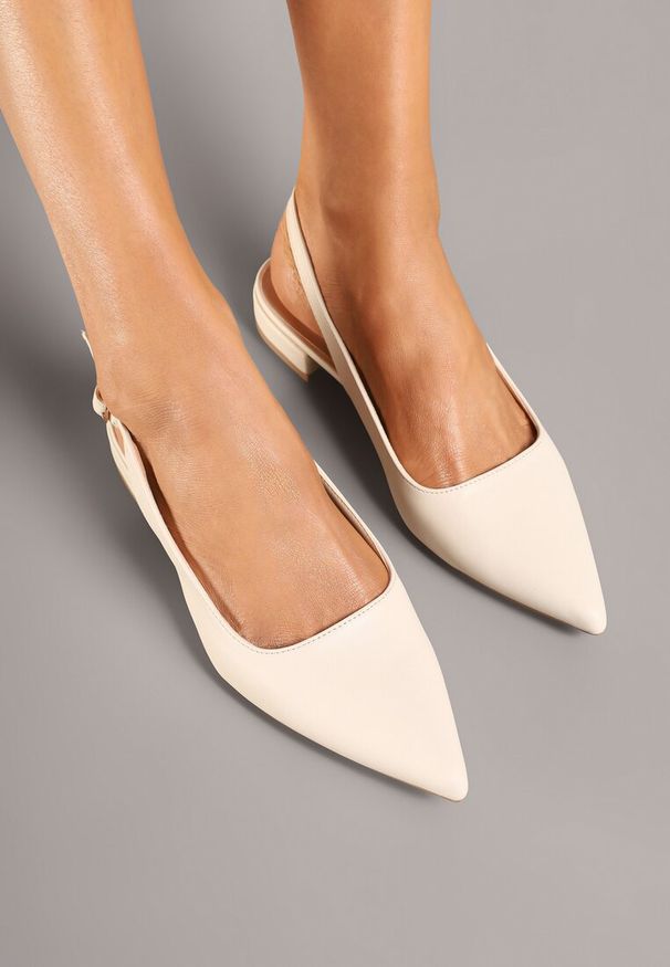 Born2be - Beżowe Sandały z Noskiem w Szpic i Paskiem z Klamerką przy Pięcie Deoliria. Okazja: na co dzień. Zapięcie: pasek. Kolor: beżowy. Materiał: jeans. Styl: casual, elegancki