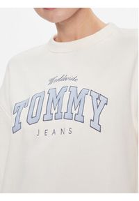 Tommy Jeans Bluza Tjw Rlx Varsity Luxe Crew DW0DW17339 Biały Regular Fit. Kolor: biały. Materiał: bawełna