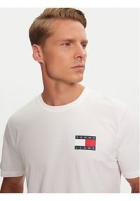 Tommy Jeans T-Shirt Essential Flag DM0DM20740 Biały Slim Fit. Kolor: biały. Materiał: bawełna