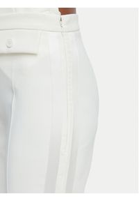 Elisabetta Franchi Spodnie materiałowe PA-185-62E2-V270 Kremowy Slim Fit. Kolor: kremowy. Materiał: syntetyk #2