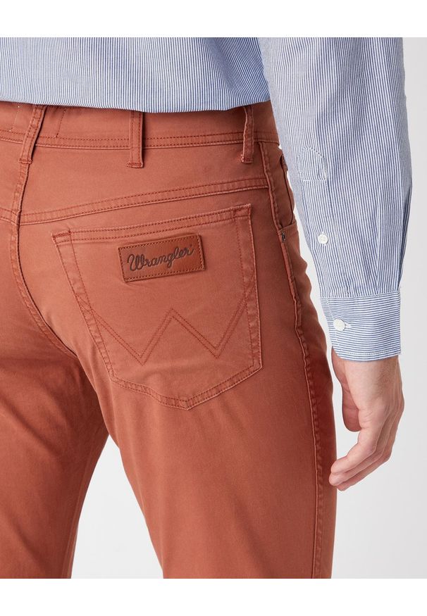 Wrangler - SPODNIE MĘSKIE WRANGLER TEXAS SLIM GINGER W12SWAA15 112126534