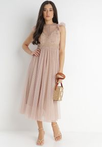 Born2be - Beżowa Sukienka Clymotis. Typ kołnierza: kołnierz z falbankami, kołnierzyk stójkowy. Kolor: beżowy. Materiał: koronka. Długość rękawa: bez rękawów. Długość: midi #5