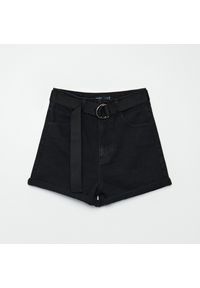 Cropp - Jeansowe szorty z paskiem - Czarny. Kolor: czarny. Materiał: jeans #1