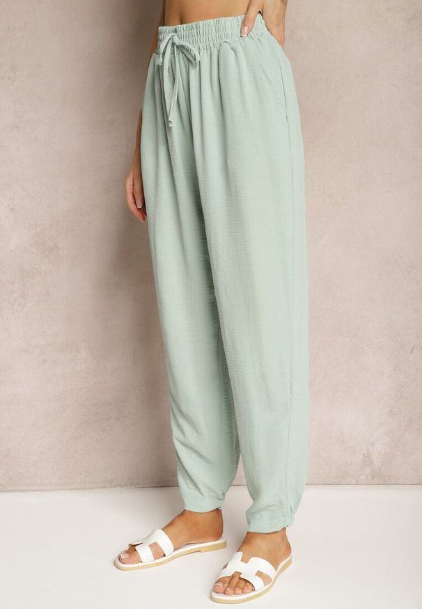 Renee - Miętowe Casualowe Spodnie High Waist Wykończone Gumką w Pasie Dimrue. Okazja: na co dzień. Stan: podwyższony. Kolor: miętowy. Styl: casual