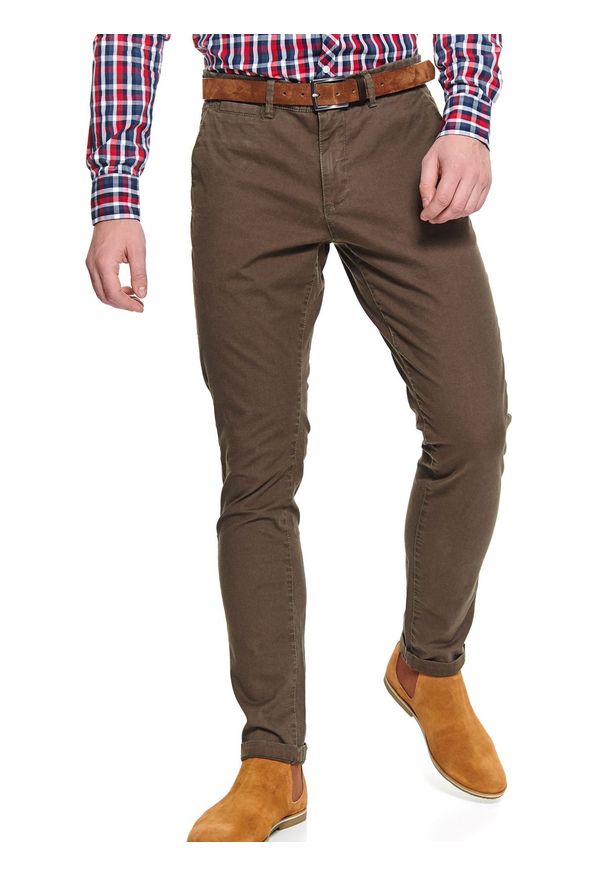 TOP SECRET - Spodnie strukturalne typu chino slim fit. Okazja: do pracy. Kolor: brązowy. Materiał: materiał. Sezon: wiosna