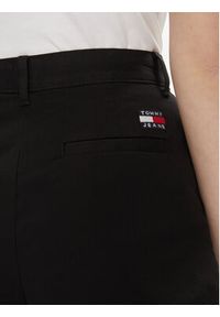 Tommy Jeans Szorty materiałowe Claire DW0DW17775 Czarny Regular Fit. Kolor: czarny. Materiał: bawełna