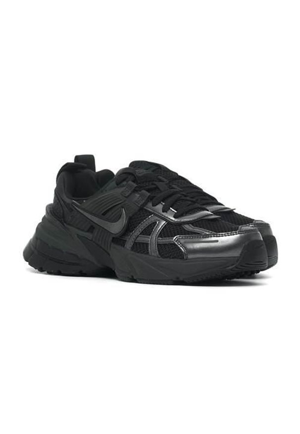 Buty do chodzenia damskie Nike W V2k Run. Zapięcie: sznurówki. Kolor: czarny. Materiał: materiał, syntetyk. Szerokość cholewki: normalna. Sport: turystyka piesza, bieganie