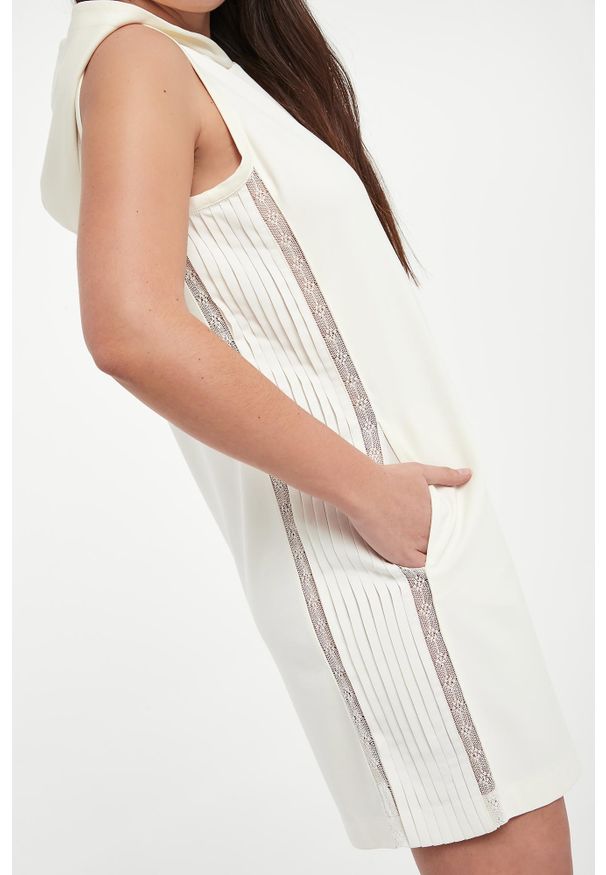 Twinset Milano - Sukienka mini TWINSET. Długość: mini