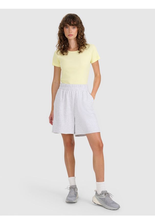 4f - 4F T-shirt regular z prążkowanej dzianiny damski - żółty M. Okazja: na co dzień. Kolor: żółty. Materiał: prążkowany, dzianina. Długość rękawa: raglanowy rękaw. Wzór: prążki. Styl: sportowy, klasyczny, casual
