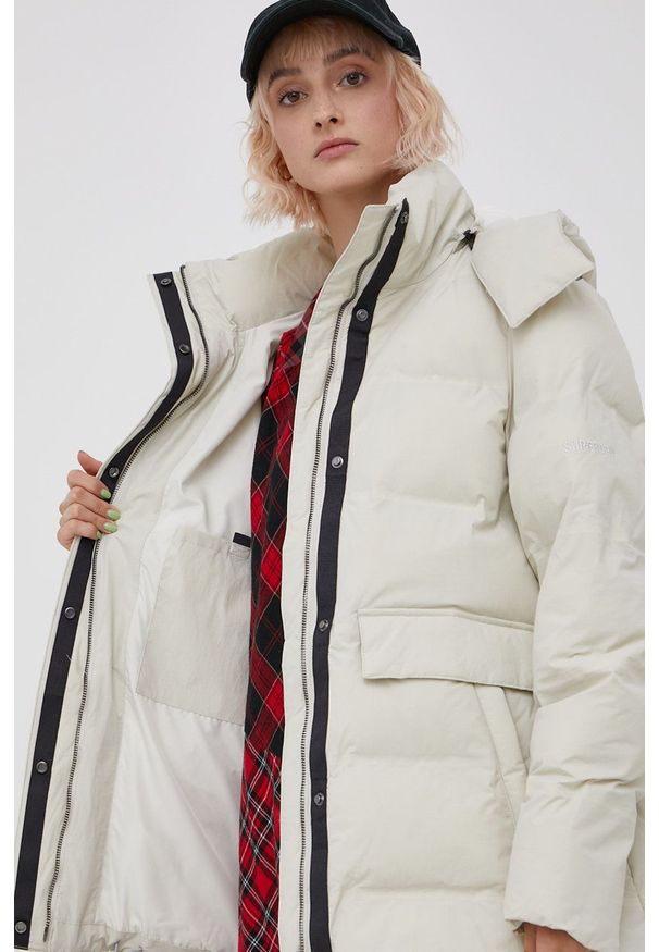 Superdry Kurtka damska kolor kremowy zimowa. Kolor: beżowy. Materiał: materiał, puch. Sezon: zima