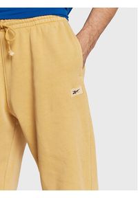 Reebok Spodnie dresowe Classics Natural Dye HK7088 Żółty Relaxed Fit. Kolor: żółty. Materiał: dresówka, bawełna #3