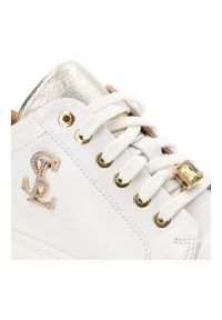 Białe Sneakersy Libero Stylowe Obuwie Damskie Na Platformie. Okazja: do pracy, na co dzień. Kolor: biały. Materiał: skóra. Obcas: na platformie. Styl: elegancki