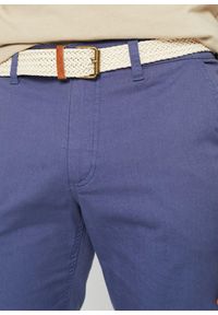 bonprix - Spodnie chinosy regular fit z elastyczną gumką w talii i paskiem, straight. Kolor: niebieski #3
