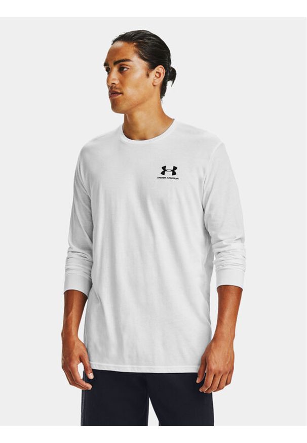 Under Armour Longsleeve Ua Sportstyle Left Chest Ls 1329585-100 Biały Loose Fit. Kolor: biały. Materiał: syntetyk, bawełna. Długość rękawa: długi rękaw