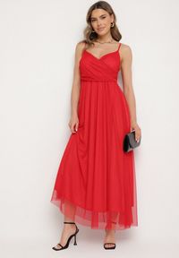 Born2be - Czerwona Sukienka Koktajlowa z Tiulową Siateczką Devinae. Okazja: na co dzień, na imprezę. Typ kołnierza: dekolt w kształcie V. Kolor: czerwony. Materiał: tiul. Długość rękawa: na ramiączkach. Sezon: lato. Styl: wizytowy #6