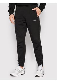 Calvin Klein Spodnie dresowe Micro Logo K10K109940 Czarny Relaxed Fit. Kolor: czarny. Materiał: bawełna